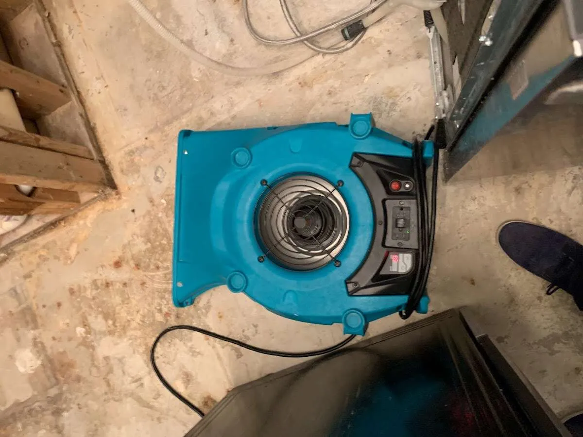 Air mover drying equipment for Mold Remediation & Removal in Miami Gardens